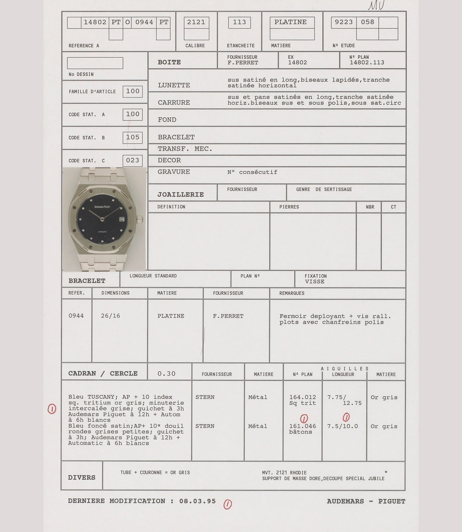AP's 1995 technical data sheet for the platinum 14802PT, with an inset photograph of the watch showing the satin dark-blue dial with diamond hour markers on studs; the dial section lists the “Bleu foncé satin” dial with diamond markers. · Photo: Audemars Piguet · Licence pending · Source: https://apchronicles.audemarspiguet.com/en/model/14802-royal-oak-jubilee