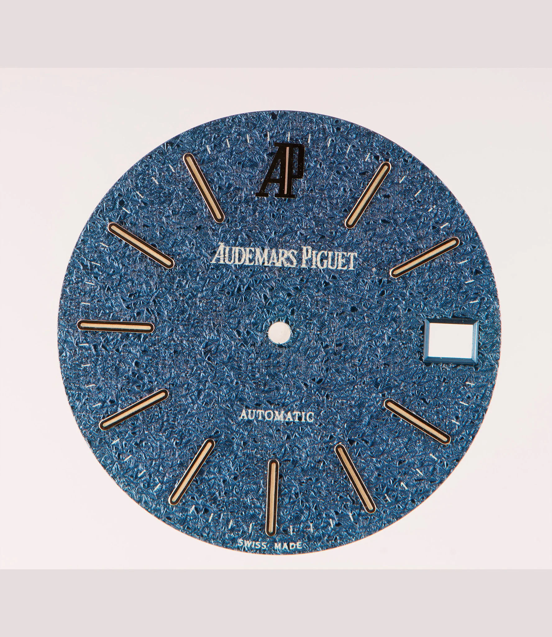 Loose dial only: the finely chased “Tuscany blue” dial for the 14802PT, with gold baton markers, applied AP at 12 and date window. · Photo: Audemars Piguet · Licence pending · Source: https://apchronicles.audemarspiguet.com/en/model/14802-royal-oak-jubilee
