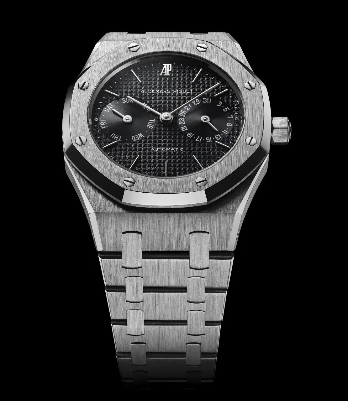 White-gold 5572BC No. 34 (case C7661, sold 1986): white-gold case and bracelet, black Petite Tapisserie dial with day and date subdials. · Photo: Audemars Piguet · Licence pending · Source: https://apchronicles.audemarspiguet.com/en/model/5572-first-royal-oak-day-date