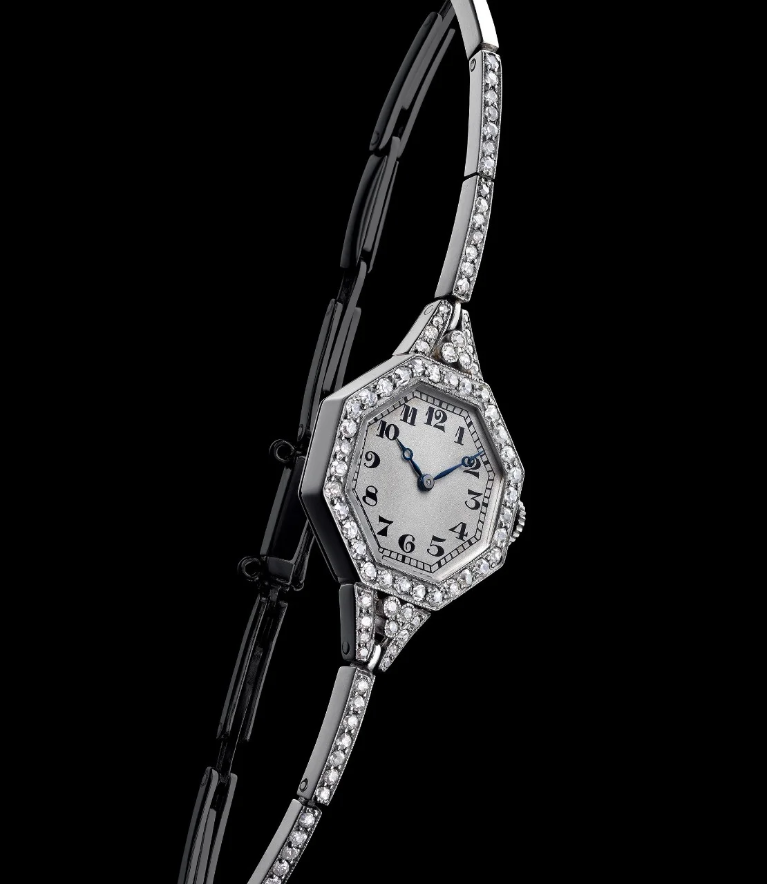 1917. Montre-bracelet octogonale.
