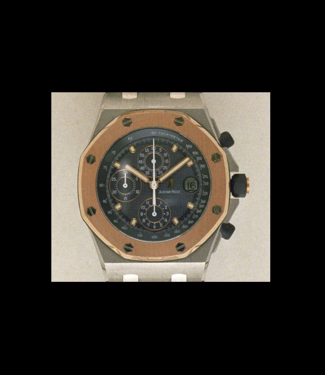 Archive identification photo of the unique 25721SR: pink-gold bezel on a steel case, with pink-gold markers, hands and AP logo on a dark blue chronograph dial. · Photo: Audemars Piguet · Licence pending · Source: https://apchronicles.audemarspiguet.com/en/model/royal-oak-offshore-25721