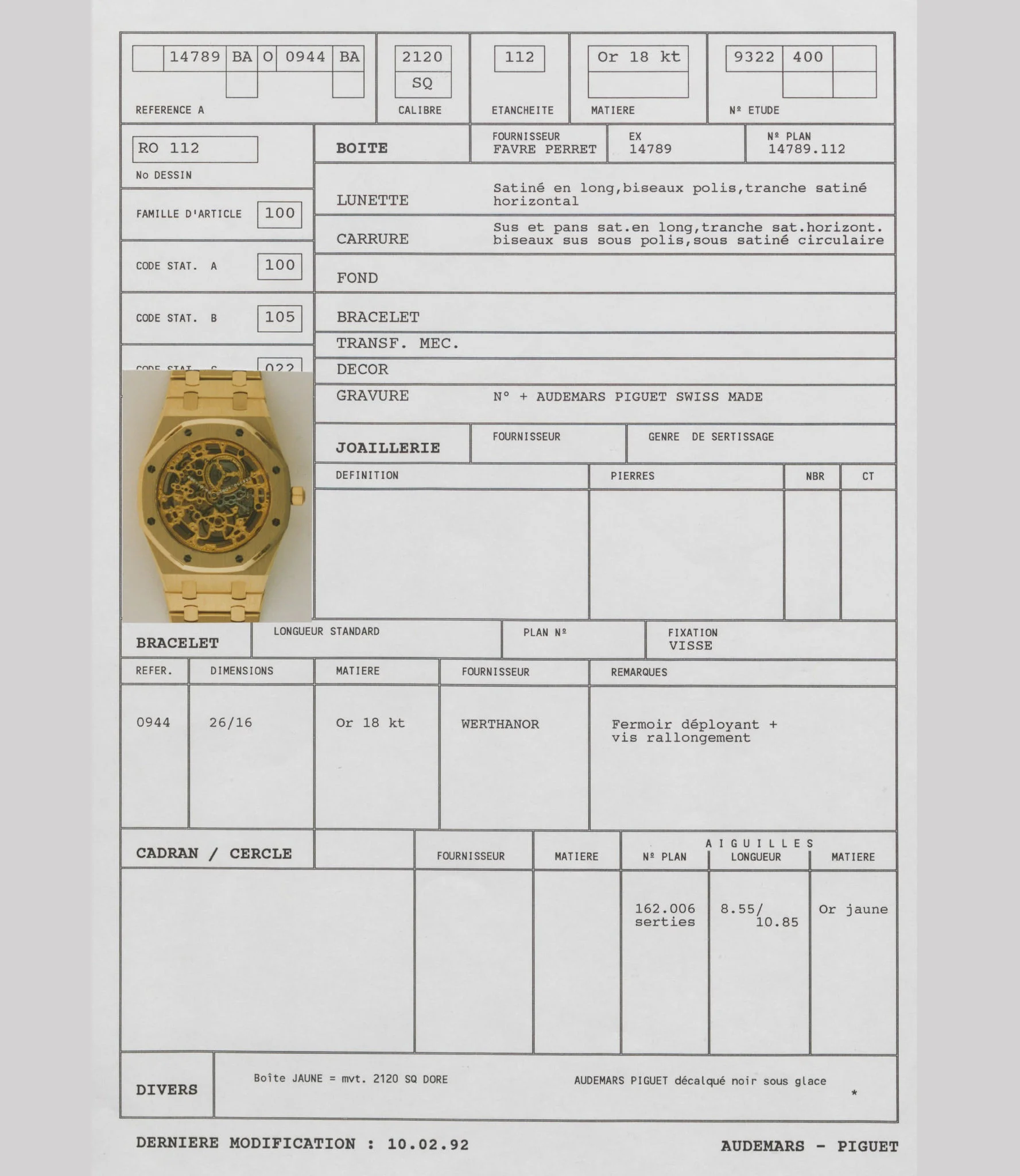 AP 1992 technical data sheet for the 14789BA (18k gold, calibre 2120SQ, bracelet 944) with an inset photograph of the yellow-gold openworked watch. · Photo: Audemars Piguet · Licence pending · Source: https://apchronicles.audemarspiguet.com/en/model/royal-oak-14789