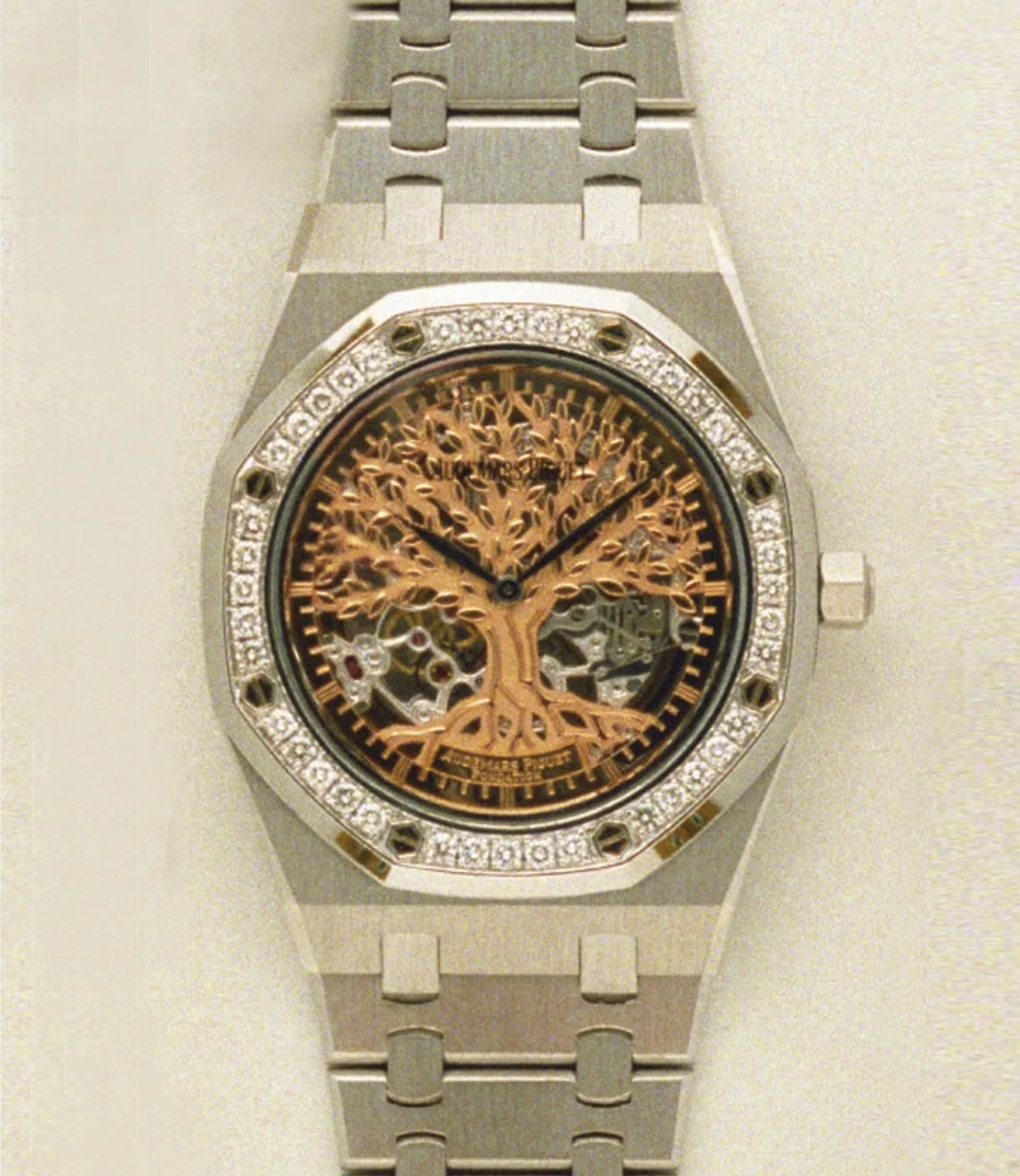 Close up of the Royal Oak wristwatch, reference 15075BC, 1997
