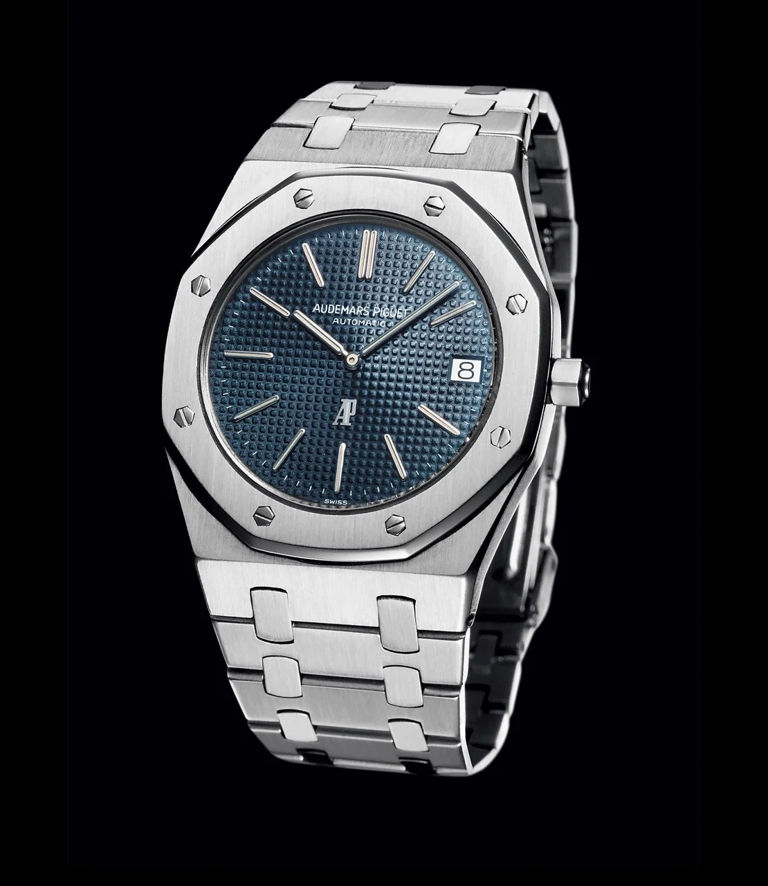 Steel 5402ST A-series No. A32 (1972), Bleu Nuit Tapisserie dial with AP at 6, original A-series hands and bracelet 344. · Photo: Audemars Piguet · Licence pending · Source: https://apchronicles.audemarspiguet.com/en/model/5402